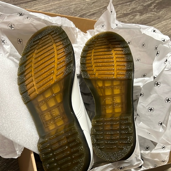 Dr. Martens 1460 Women's Boot NWT - Picture 6 of 6